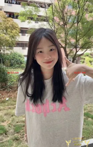 LiLi-李李 Thumbnail Image